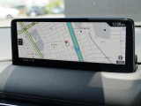 マツダコネクトの10.25インチワイドセンターディスプレイです。『Android Auto』『Apple CarPlay』や独自のコネクテッドサービスに対応したインターフェイスシステムです。