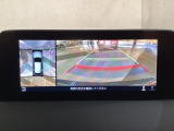 狭い場所での駐車やすれ違いなどでより的確な運転操作に役立つ360&deg;ビューモニターが装備されています。