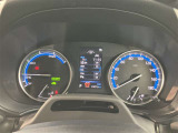 視認性に優れたメーターを採用しており、走行中でも車速や情報が分かりやすく表示されます。運転時の視線移動をむりのない範囲に抑え、快適で安心感のあるドライブをサポートします。