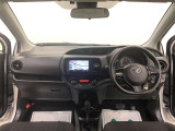 解放感のある水平基調のインパネです。車内の広さを感じさせてくれるだけでなく、広々とした前方視界の確保にも貢献しています。