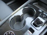 運転席助手席で使用できるドリンクホルダーです。