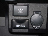 充電用USB端子/100Wまで使えるAC100Vコンセント