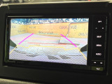 【バックカメラ】駐車時に後方がリアルタイム映像で確認できます。大型商業施設や立体駐車場での駐車時や、夜間のバック時に大活躍!運転スキルに関わらず、今や必須となった装備のひとつです!