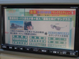 フルセグTVナビ付です。テレビ視聴、CD・DVD再生等が可能です。後付けでBluetooth機能も使えるようにしておりますので、スマートフォンからの音楽もお楽しみいただけます。バックカメラも取付済。