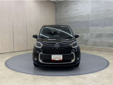 お車購入のポイントとなるフロントマスクです!シャープな目つきが印象的なデザインのヘッドランプです。