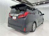 広々とした車内空間に優れた燃費性能。更にデザインも上質で人気のお車です!
