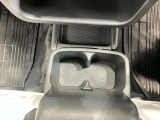 運転席・助手席のドリンクホルダーです