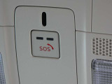 SOSボタン エアバッグ作動時や後突時やSOSボタンを押した際にオペレーターと連携し、救急・警察を手配します。また、お客様のご要望にに応じてロードサービスの手配や近隣販売会社での修理などを調整します。