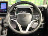 インテリアに合わせたデザインのステアリングは、運転される方のことも考え、運転しやすい形状、大きさです。是非一度、実際に触ってお確かめください。