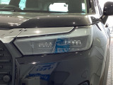 LEDヘッドライトは、点灯の瞬間から最大光量を発揮し、突然暗くなるトンネルなどでの安定感を高めます。