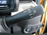 オートライト搭載なので暗くなると自動でライトが付いて便利です!対向車への視認性も向上するので安全面もUPしますね♪