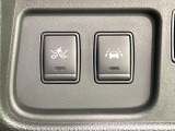 【エマージェンシーブレーキ】走行中に前方の車両等を認識し、衝突しそうな時は警報とブレーキで衝突回避と被害軽減をアシスト。より安全にドライブをお楽しみいただけます。