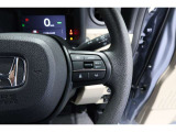 Hondaセンシングの機能のひとつ、アダプティブクルーズコントロール付!アクセルから足を離しても設定したスピードと前車との車間を保ち走行してくれます!車線維持もアシスト☆高速道路で疲労軽減ですね☆