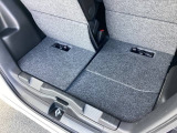 後席を前方へスライドさせることで荷室にゆとりが生まれ、荷物の量に応じて柔軟に使える便利なスペースになります。