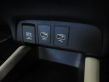 便利な充電用USBジャックも付いています。