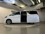 両側パワースライドドア付きだから、狭い駐車スペースなどでの 乗り降りラクラク!小さなお子さまのいるご家庭には嬉しい装備。
