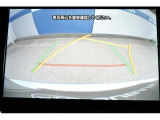 バックギアに入れるとバックカメラの映像がナビに映ります。障害物までの距離もわかりやすいです。