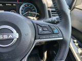 プロパイロット 設定された速度を保ち、車間距離レーダーによって車間距離もキープ、車線逸脱も補正します。※あくまでも補助機能です