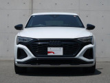 一目でAudiだと分かる特色を持つフロントマスク。