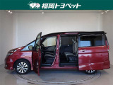 両側パワースライドドア付きだから、狭い駐車スペースなどでの 乗り降りラクラク!小さなお子さまのいるご家庭には嬉しい装備。