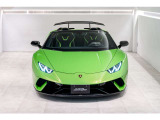 Windscreen frame in high gloss black
