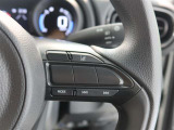 ステアリングスイッチ付き。前方から目を離すことなく操作することが可能です。