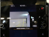 ■ドライバーから死角になりがちな左前方(助手席側)の映像を車内の11.6インチディスプレイに表示致します。ドライバーの死角となりやすい車体左側を確認できるので、狭い道で威力を発揮します。