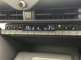 デュアルエアコンとは、運転席と助手席で、個別に温度設定ができる機能です。気温の感じ方は、人それぞれ違うもの。乗る人に優しい機能ですね。