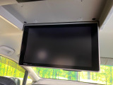 【フリップダウンモニター】大画面モニターで後席でもエンタメをお楽しみいただけます。小さなお子様にも大人気の装備です♪