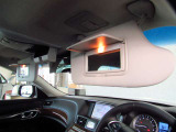 照明付バニティーミラー★運転席、助手席に装備しています。