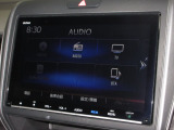 ナビゲーションは純正9インチメモリーナビ(VXM-207VFNi)を装着しております。AM、FM、CD、DVD再生、Bluetooth、音楽録音再生、フルセグTVがご使用いただけます。