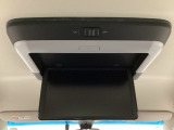 天井にリア席モニターが付いています。ナビゲーションで再生しているDVD等の映像を、後部座席の方にご覧いただくことができます。お子様にも大人気です。