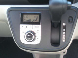 【オートエアコン】 車内快適♪ご希望の温度に設定すれば風向きや風量を自動で調整してくれますよ!