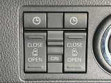 【両側電動スライドドア】スマートキーや運転席のスイッチで後席両側スライドドアの開閉が可能♪電動だから力を入れてドアを開ける必要が無く、小さなお子様でも簡単に開け閉めでき快適です♪