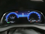 とっても見やすいメーターです。夜間時はラグジュアリーな気分にさせてくれる照明が魅力ですので、夜のドライブも楽しみになりますよ♪