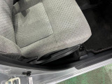 痛みの出やすい運転席シートの角、フロアマット、座面、ともに良好です