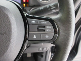 Hondaセンシングの機能のひとつ、アダプティブクルーズコントロール付!アクセルから足を離しても設定したスピードと前車との車間を保ち走行してくれます!車線維持もアシスト☆高速道路で疲労軽減ですね☆
