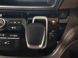 オートマチックシフトレバーは、手になじみ操作しやすい形状で安全運転にもつながります♪