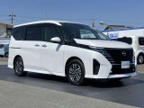 エマージェンシーブレーキ(衝突被害軽減ブレーキ)、フロントカメラが車両や歩行者を検知し警告音と共に衝突回避、軽減をアシストしてくれます。
