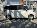 両側パワースライドドア付きだから、狭い駐車スペースなどでの 乗り降りラクラク!小さなお子さまのいるご家庭には嬉しい装備。