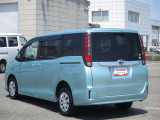 明るく広々、落ち着いた店内では、中古車のご検討・ご購入のほか、携帯電話(au)の購入等、様々なご相談に幅広く応えていきます♪
