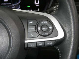 【レーダークルーズコントロール】(全車速追従機能付)付きです。車速に応じて追従支援してくれるので、ロングドライブも快適です。詳細は販売店スタッフまでおたずねください。