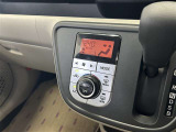 オートエアコンは温度を設定するだけで、自動で風量などを設定してくれます。運転しながら操作も必要ないので、安全性も向上します。