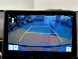 バックガイドモニターで、後方を確認しながら安心して駐車することができます。運転初心者も熟練者も必須の機能ですよ!