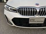 また、BMW正規認定中古車は、エマージェンシーサービスが自動付帯。24時間365日、皆様のカーライフをサポート致します。確かな安心のうえで、「駆けぬける歓び」をご堪能ください。