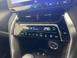 デュアルエアコンとは、運転席と助手席で、個別に温度設定ができる機能です。気温の感じ方は、人それぞれ違うもの。乗る人に優しい機能ですね。
