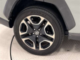 タイヤサイズは235/55R19!純正アルミホイール!残り溝は5ミリ程度です!