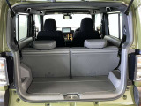 バックドアを上げた状態です。シートを倒せば荷室のスペースが広くなります!用途に合わせて快適な室内を!