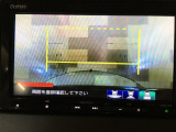 バックカメラの画像です。ガイドラインがスムースな車庫入れをサポートいたします。車庫入れの安心感がアップしますね。