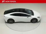 室内は、においもなく素敵なコンディションです。運転席ドアを開くとセンターピラー下部に小傷があります。